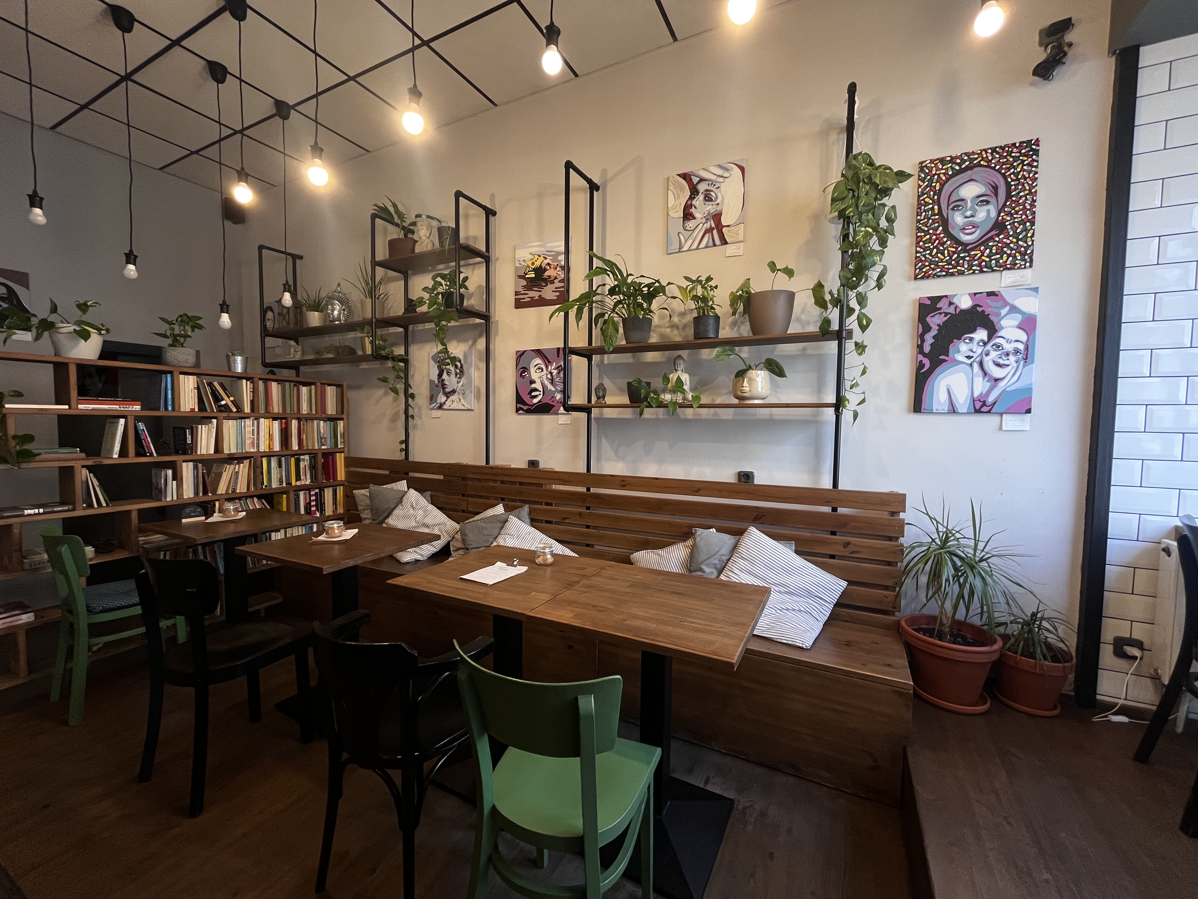 Specialty coffee latte art a brunch v Coffee Bar Story